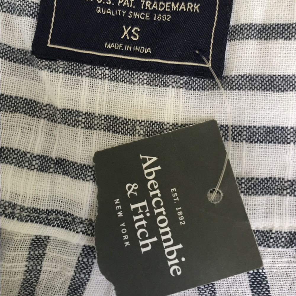 Abercrombie and Fitch Top Size XS - Picture 3 of 3